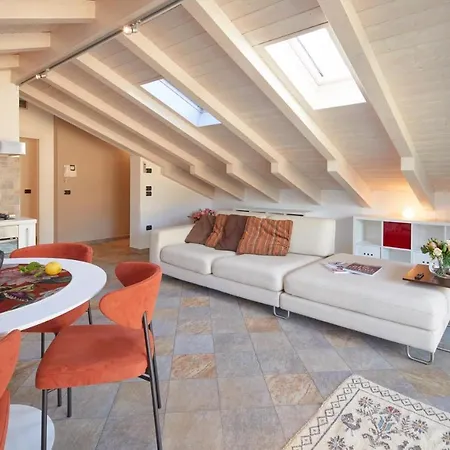 Residenza Ai Ferrari - Lilium Apartament